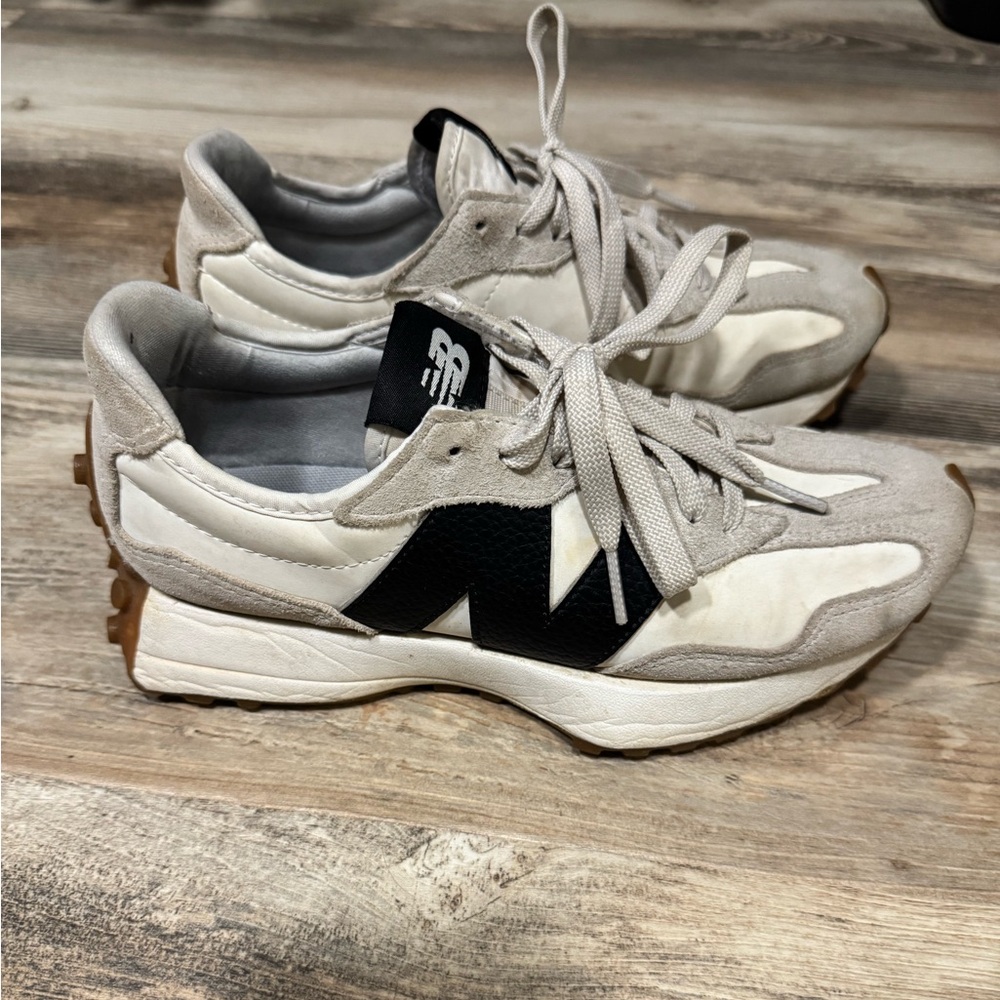 New Balance 327 Retro Runner in White & Black Women’s 7
